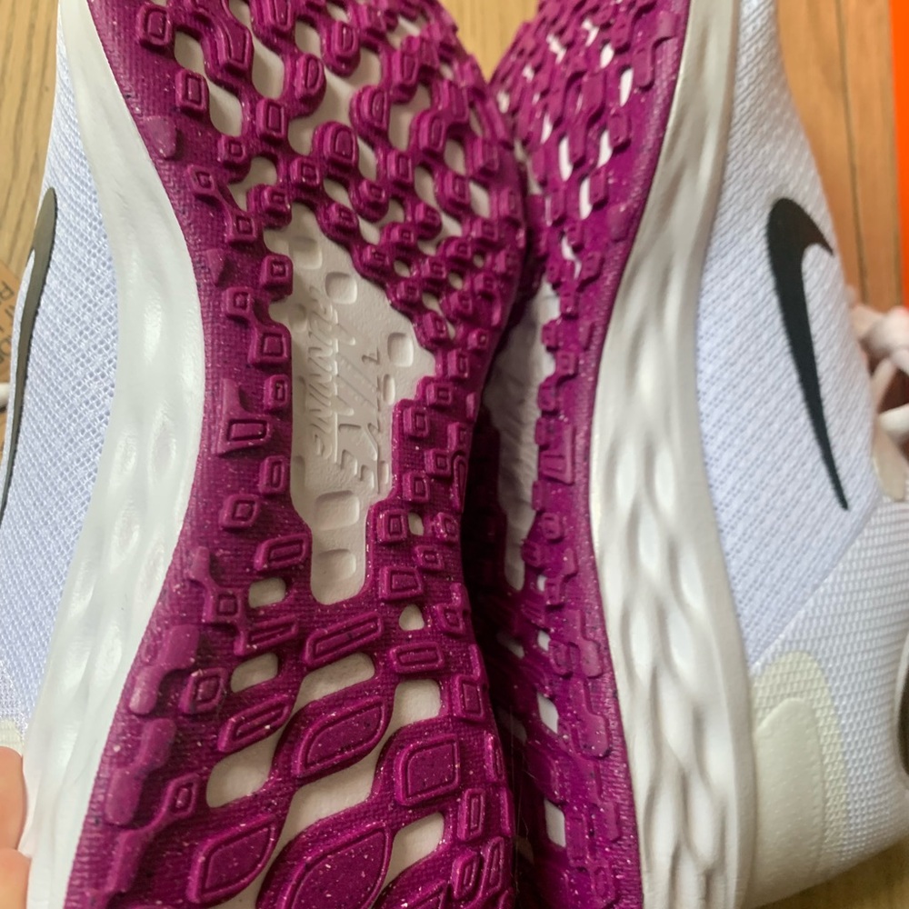 Nike Women's White and Black Sneakers - Picture 3 of 5
